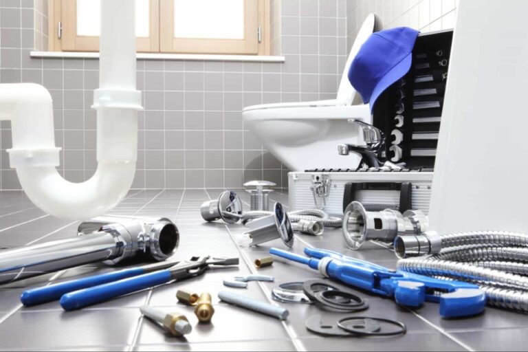 Read more about the article Top 5 Plumbing Problems Solved Without Leaving Your Couch
