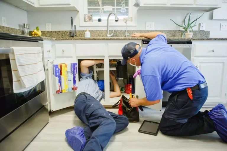 You are currently viewing SHOULD I CALL A PLUMBER OR DO IT MYSELF?