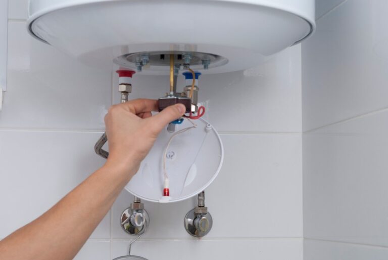 Read more about the article Top-notch Tips for Geyser Maintenance: From Installation to Regular Use