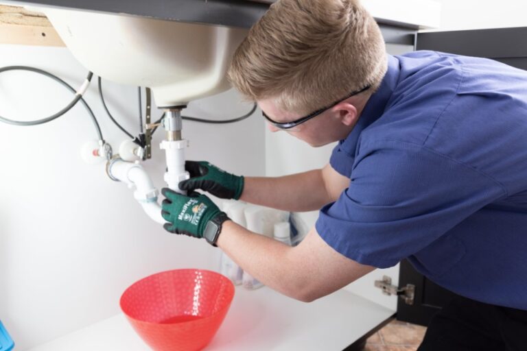 Read more about the article When Should You Call a Plumber?