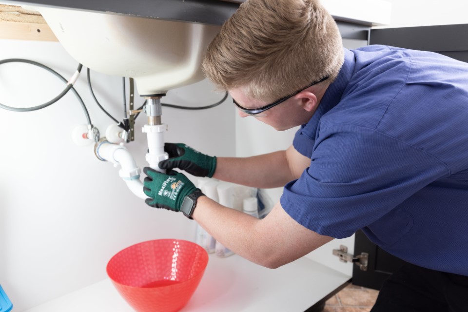 Read more about the article When Should You Call a Plumber?
