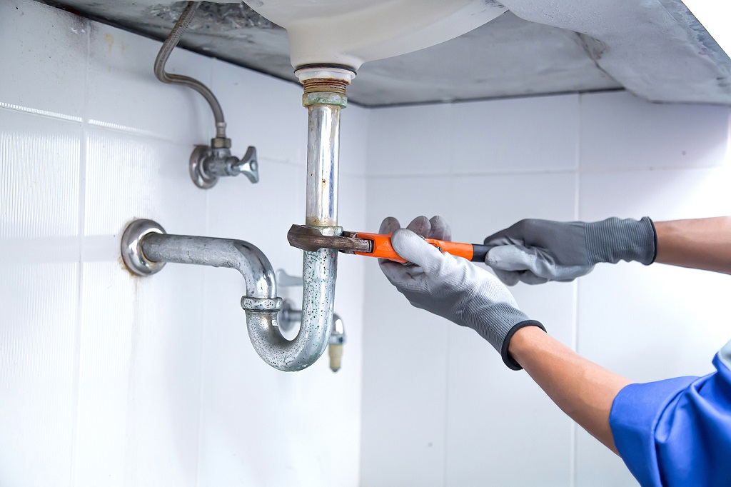 You are currently viewing Things to Think About Before Hiring an Emergency Plumber