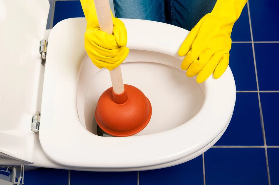 Read more about the article When Should You Call a Plumber for a Clogged Toilet?