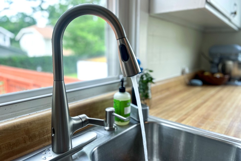 You are currently viewing New Smart Modern Kitchen Sink & Tap With Motion Sensor