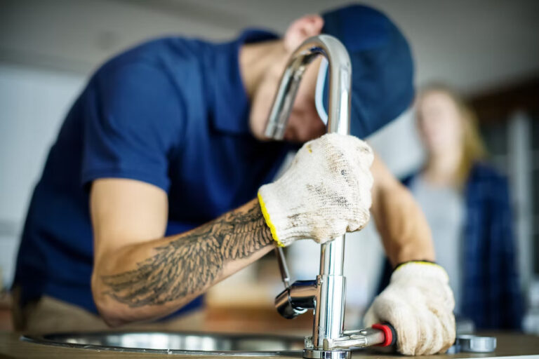 Read more about the article Handling Plumbing Emergencies: Knowing When to Seek Help 