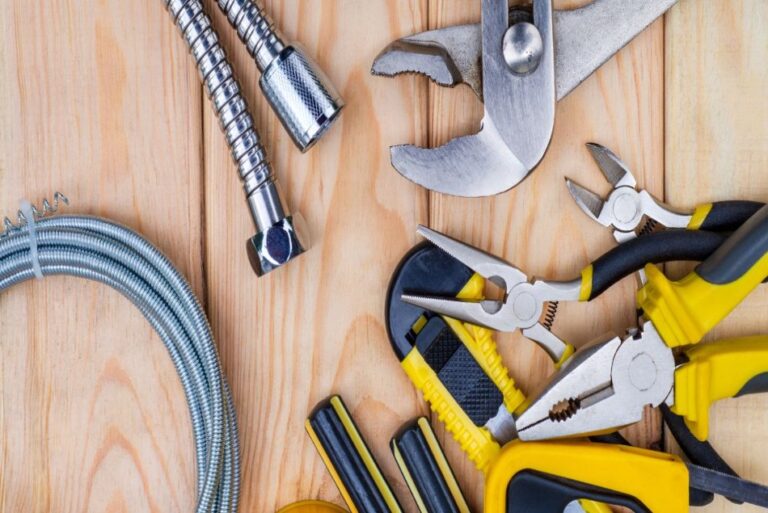 Read more about the article Essential Plumbing Tools Every NYC Homeowner Should Have 